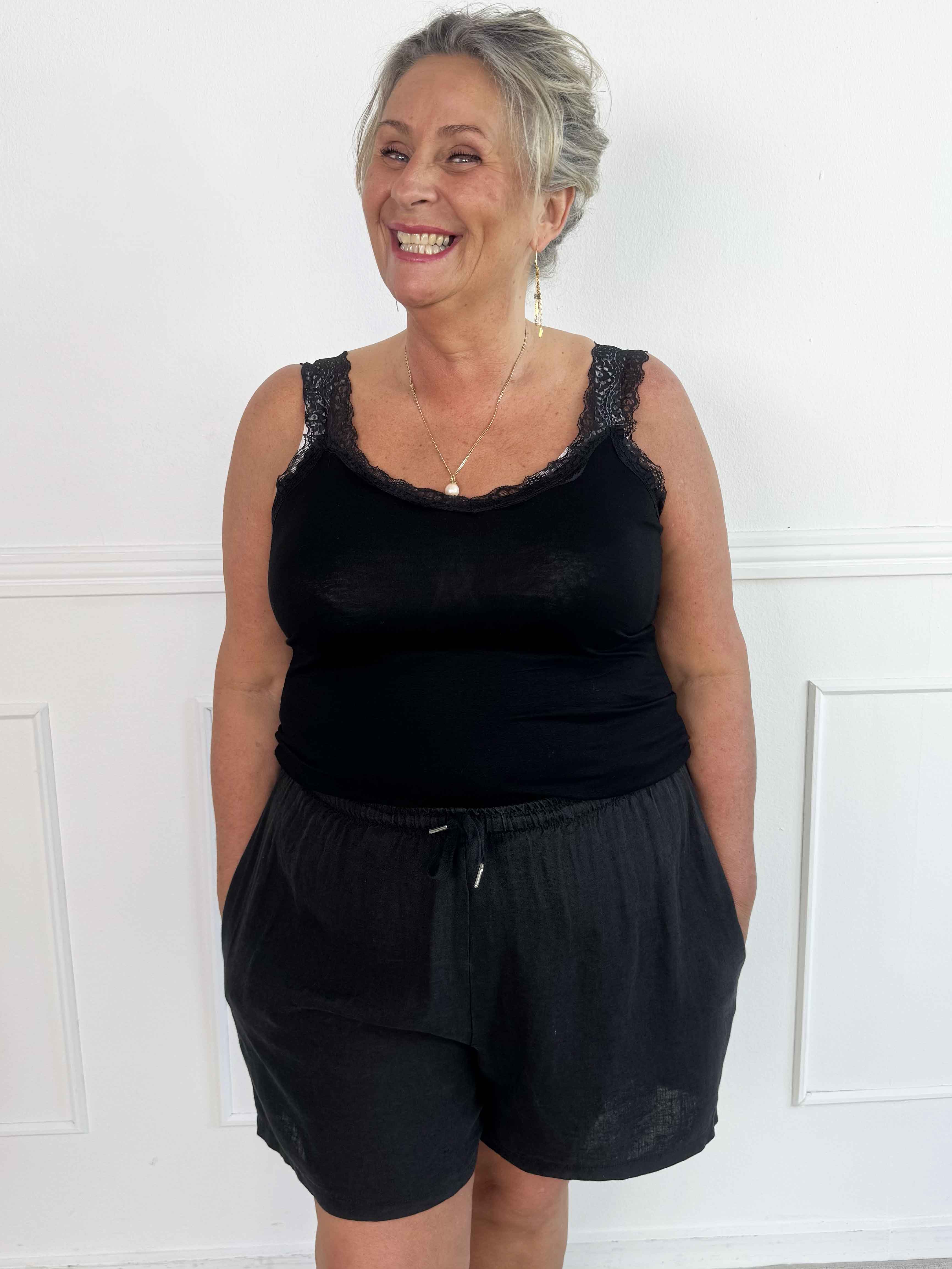 Clara Shorts - Lette shorts i viskose og hør